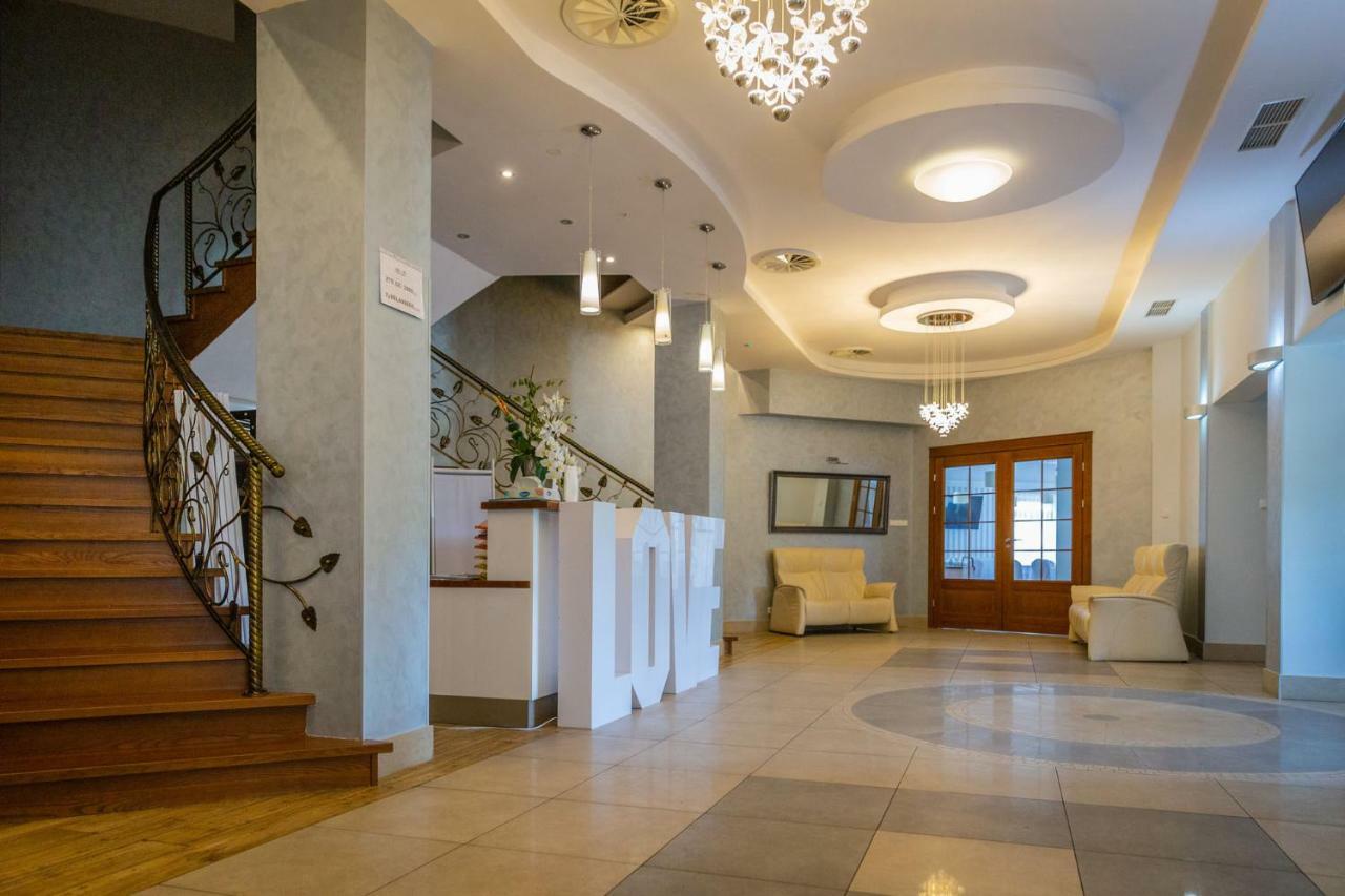 Отель Siodme Niebo Кутно Экстерьер фото